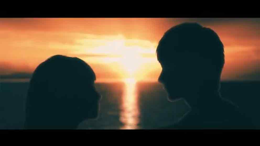 オープニングムービーハルマゲドントレーラーの新郎新婦の画像