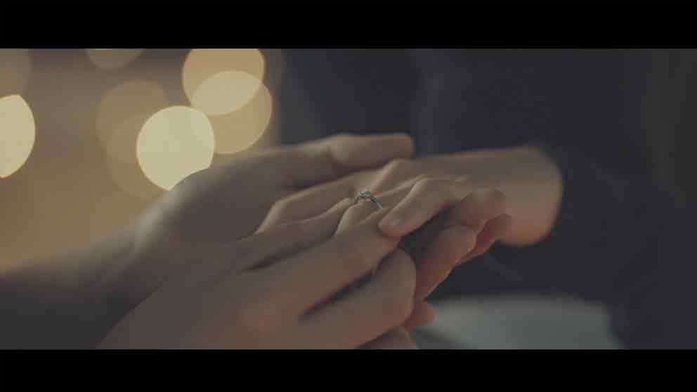 オープニングムービーラブストーリーのプロポーズ画像